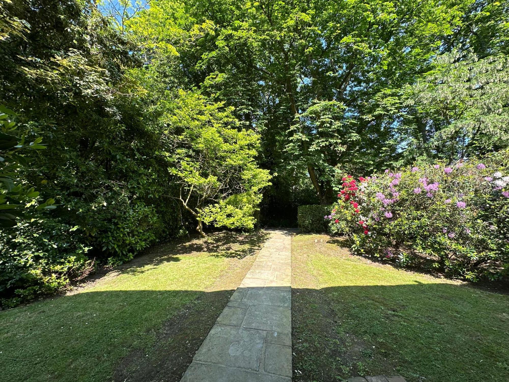 House On The Hill Villa Harrow on the Hill Exterior photo